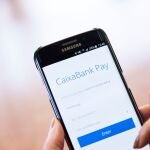 Imagen de un móvil con la aplicación CaixaBank Pay