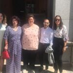 La alcaldesa de Torrecampo (centro) con el resto de ediles del PSOE, en una imagen de archivo