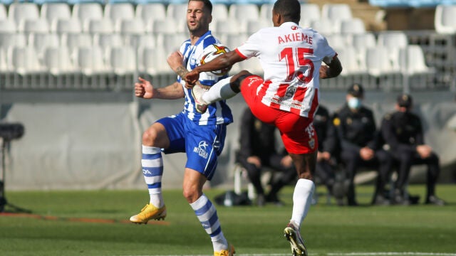 Sergio Akieme con el Almería.