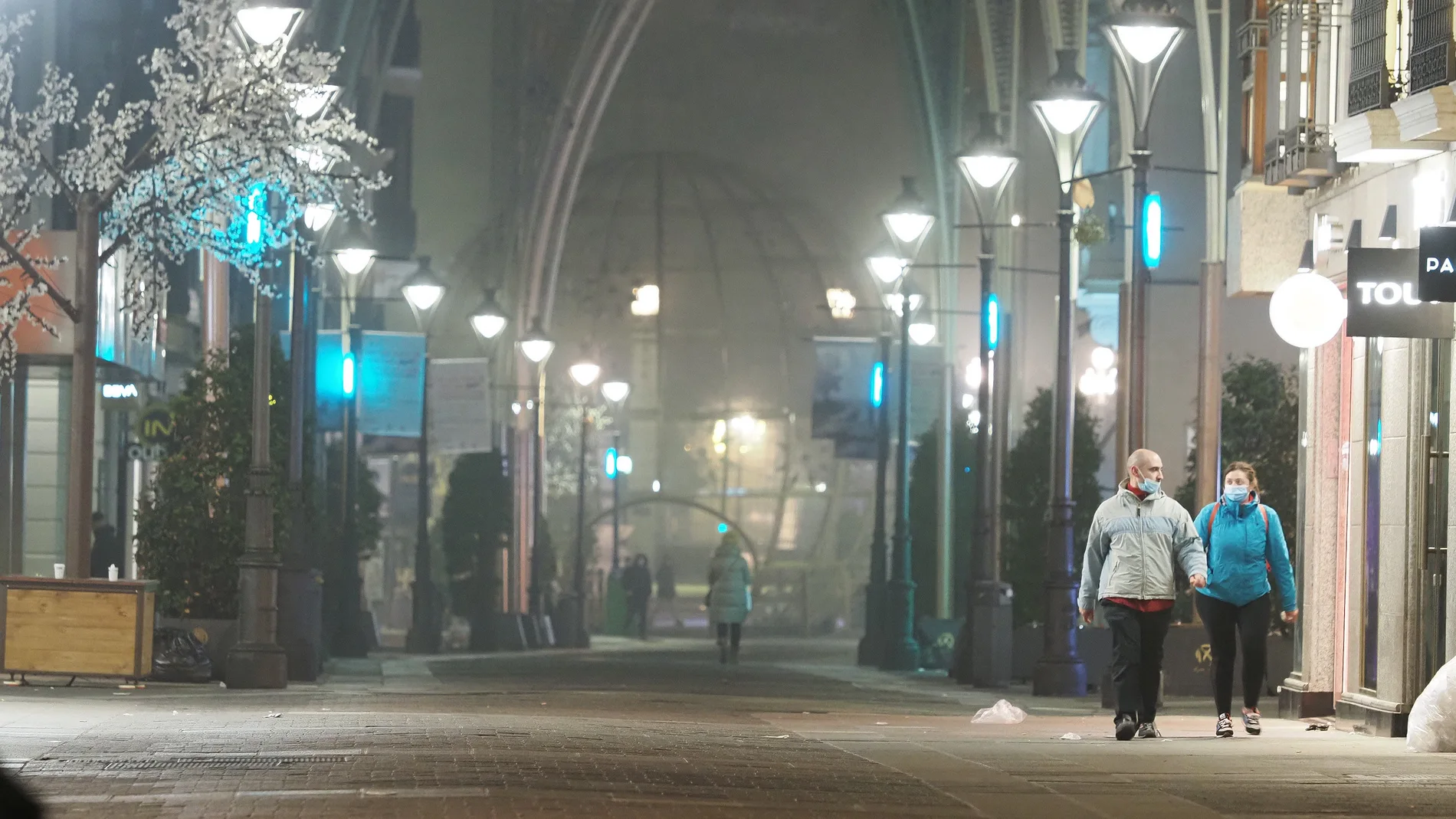 Una calle de Valladolid el día de la entrada en vigor del toque de queda a las 20.00 horas por la crisis del coronavirus, en Valladolid, Castilla y León