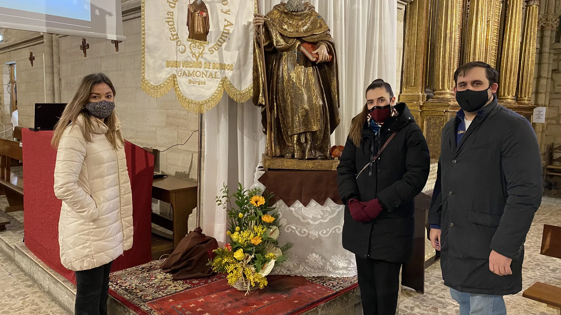 Ofrendas florales en la han participado además de la portavoz del PP en el ayuntamiento de Burgos, Carolina Blasco, viceportavoz del Grupo Municipal Popular, Jorge Berzosa y la edil Andrea Ballesteros.