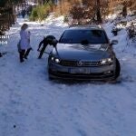 Agentes de la Guardia Civil de Burgos ayuda a la familia
