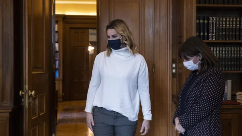 La presidenta griega, Katerina Sakellaropoulou, ha recibido a la campeona olímpica Sofia Bekatorou