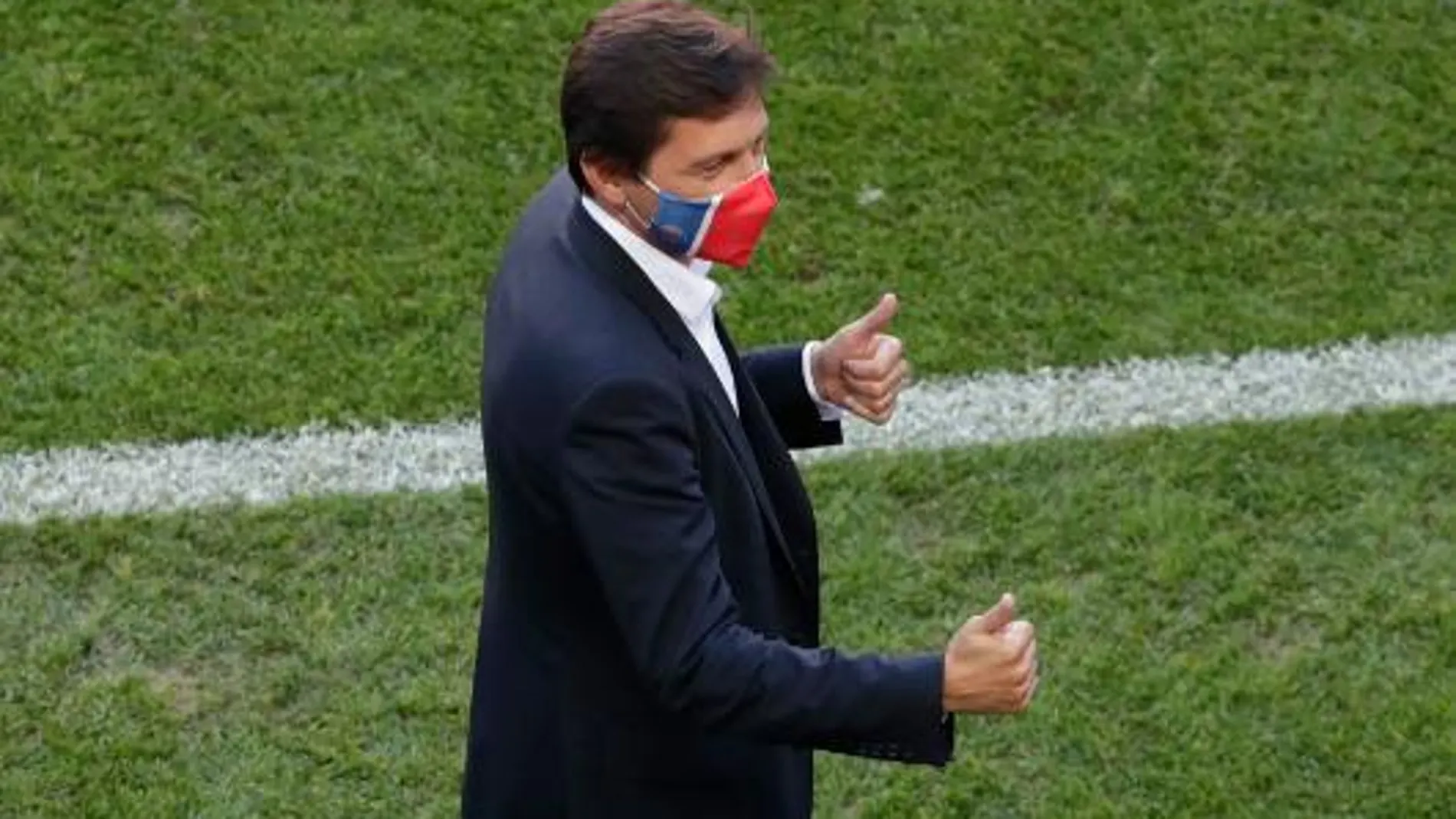 Leonardo, director deportivo del PSG, defendiendo a Sergio Ramos
