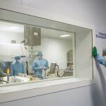 Boris Johnson visita el laboratorio que fabrica la vacuna Oxford/Astrazeneca
