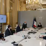 Mohammed Moussaoui, presidente del Consejo Francés del Culto Musulmán (CFCM), firma junto a Emmanuel Macron en enero su Carta de Principios