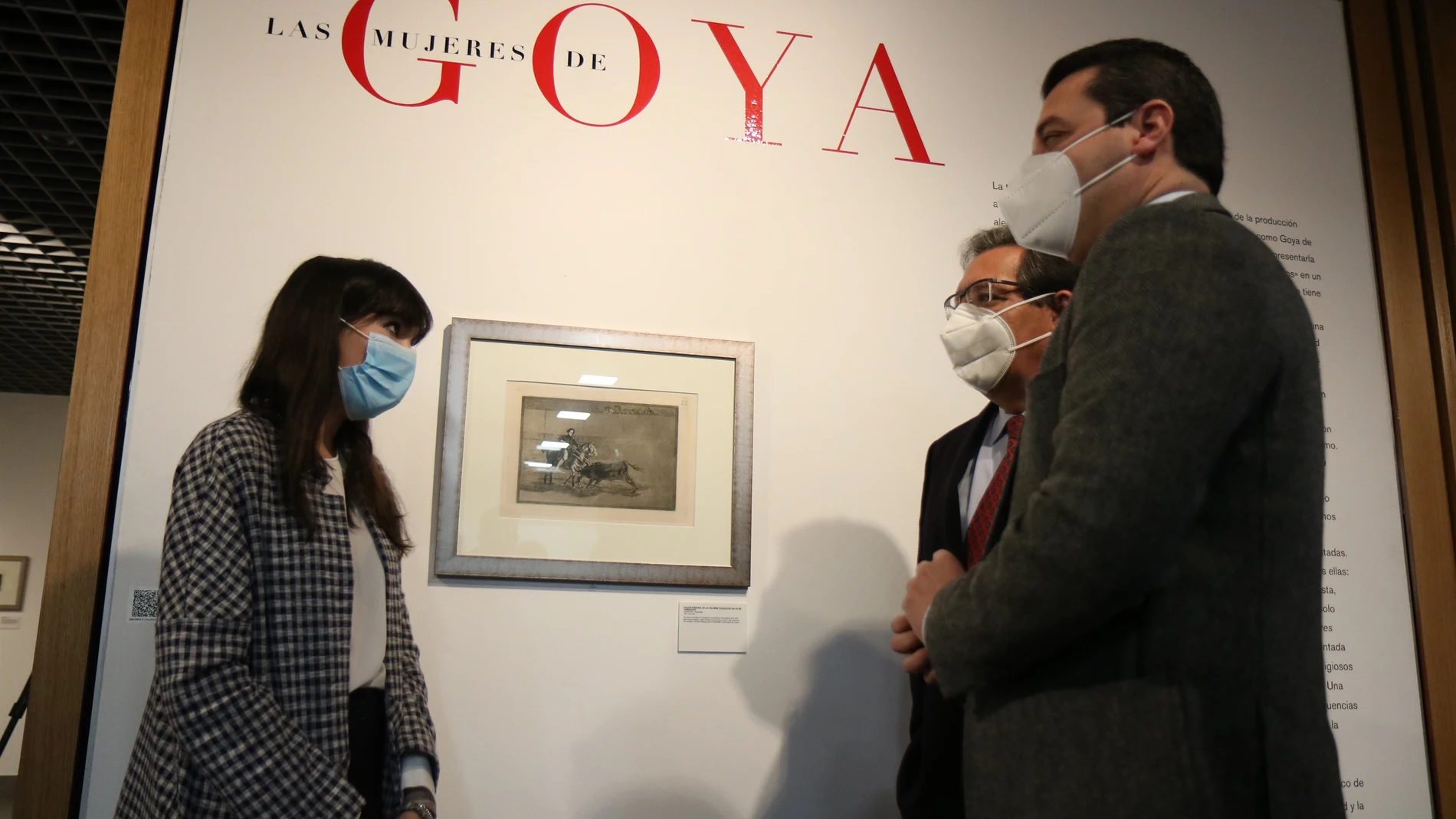 Antonio Pulido, José María Bellido y María Toral en la inauguración de la exposición 'Las mujeres de Goya' en la sede de la Fundación Cajasol en Córdoba