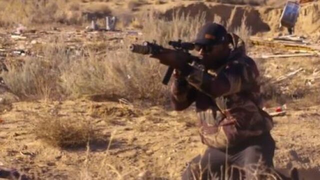 Jon Jones es una gran aficionado a las armas