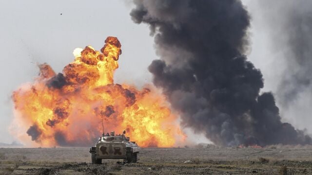 El ejército de Irán realiza un simulacro de fuerzas terrestres a lo largo de la costa del Golfo de Omán