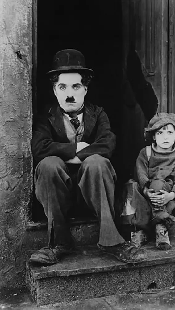 Charlie Chaplin y Jackie Coogan, en &quot;El chico&quot;