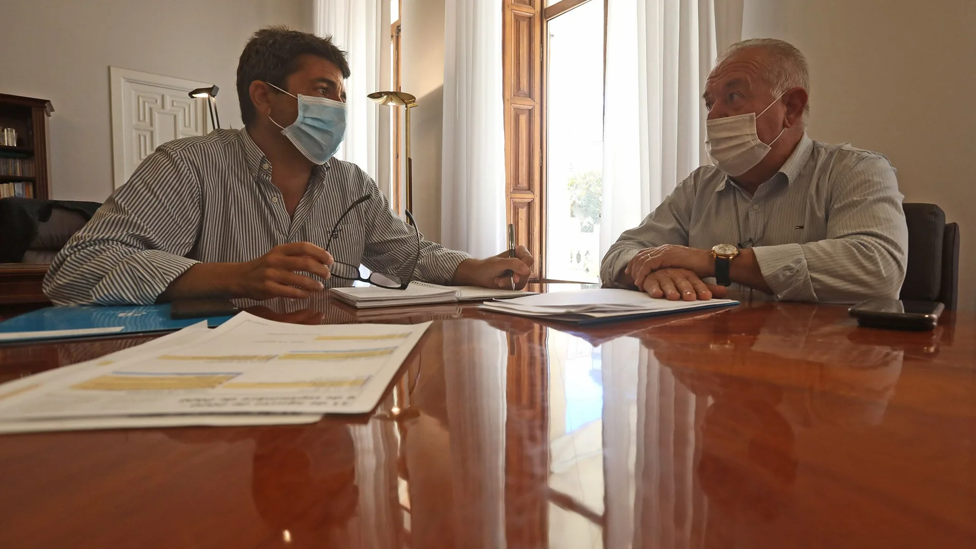 El presidente de la Diputación de Alicante, Carlos Mazón, y el diputado de Desarrollo Económico, Sebastián Cañadas