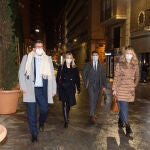 La portavoz del Gobierno regional y coordinadora autonómica de Ciudadanos, Ana Martínez Vidal (2I), entra al Palacio de San Esteban para reunirse con el presidente de la Comunidad