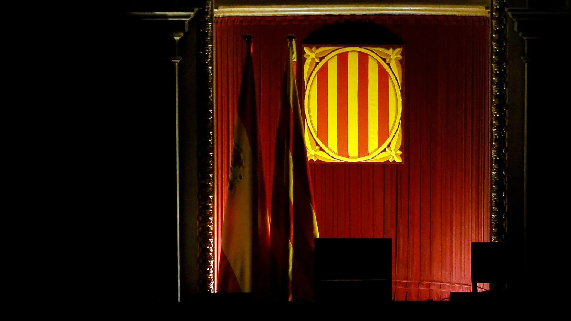 El tribunal acepta las medidas cautelarísimas y la Generalitat reactiva el dispositivo electoral para votar en menos de un mes.