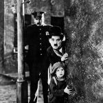 Fotograma de la película 'El chico' de Charles Chaplin