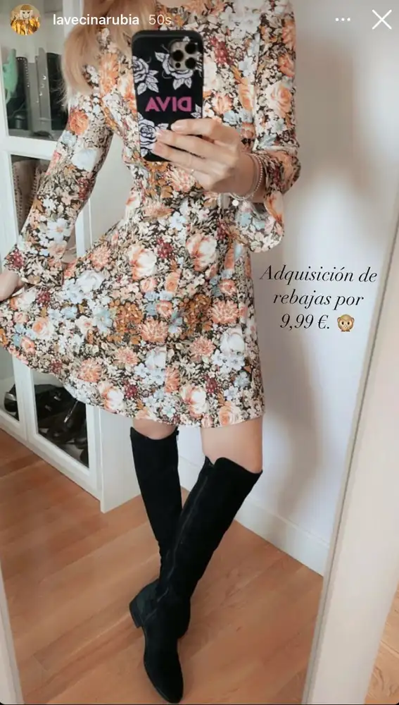 La Vecina Rubia en sus stories de Instagram con el vestido de segunda rebajas de Zara.