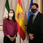La presidenta de Ciudadanos (Cs), Inés Arrimadas (i), junto al vicepresidente de la Junta, Juan Marín (d)
