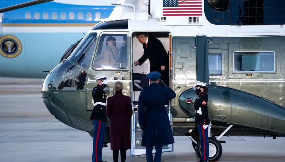 El presidente saliente Donald Trump en el Marine One