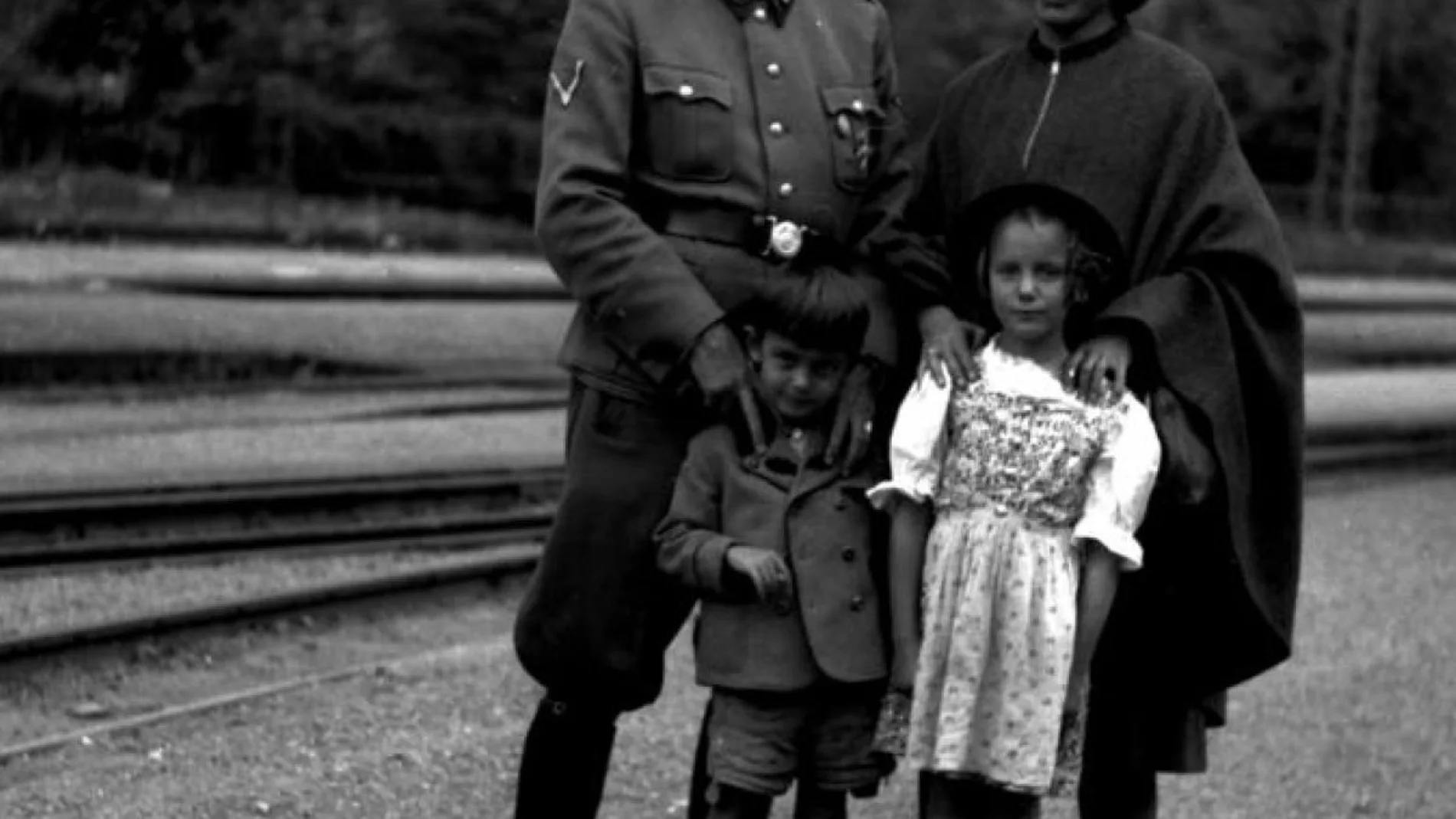 Una imagen del matrimonio Charlotte y Otto Wächter con sus hijos durante la Segunda Guerra Mundial