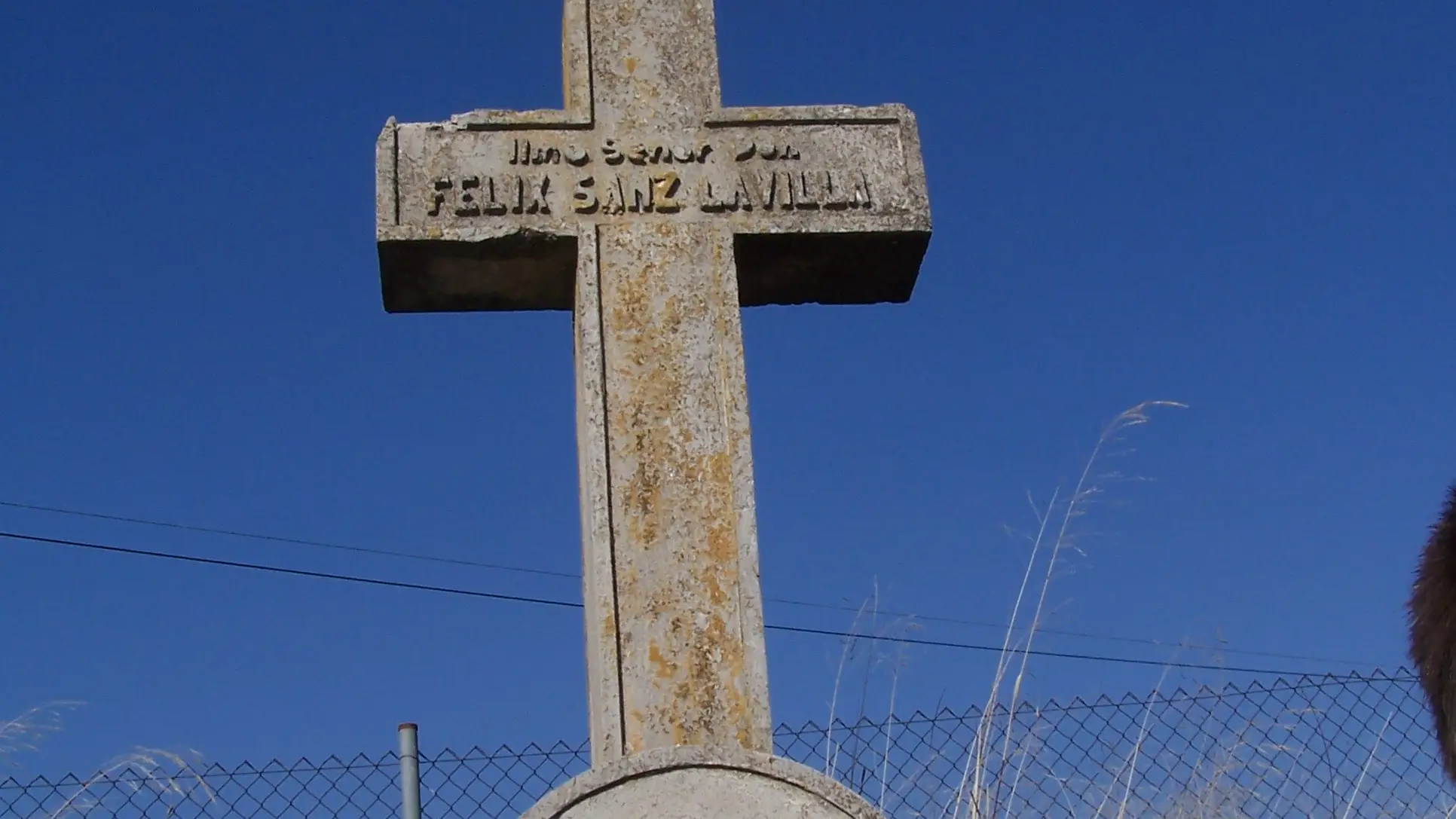 Cruz en la carretera de Fornillos