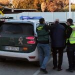 Imagen del detenido, custodiado por la Guardia CivilGUARDIA CIVIL21/01/2021