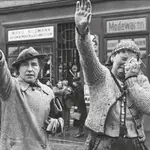 Sentimientos encontrados: mujeres se la ciudad de Eger, en los Sudetes, ante la entrada de las tropas de Hitler tras el acuerdo de Múnich