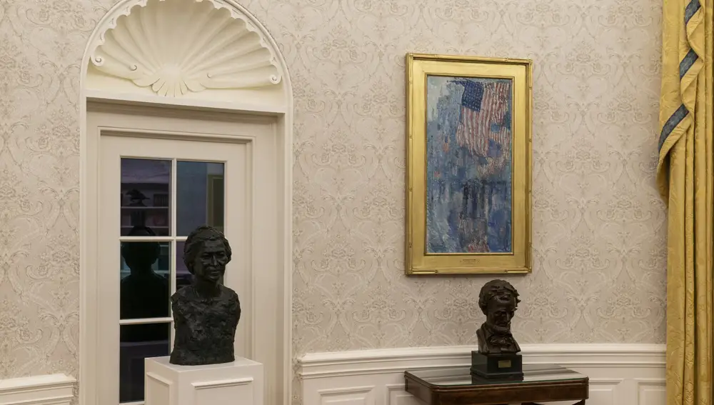 Los bustos de Rosa Parks (i) y del expresidente Abraham Lincoln (d)