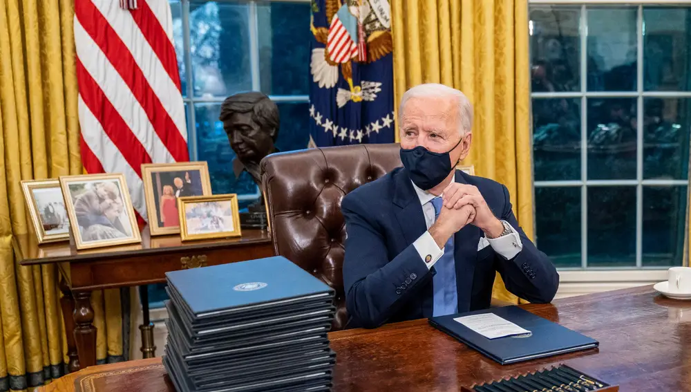 Biden redecora el Despacho Oval con fotos familiares y el busto del sindicalista de ‘Sí se puede’