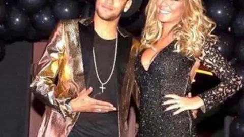 Neymar junto a Rafaella en la fiesta de cumpleaños de 2016