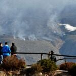 Vista de las labores de extinción este sábado en el paraje de Castala, en el término municipal de Berja, en Almería