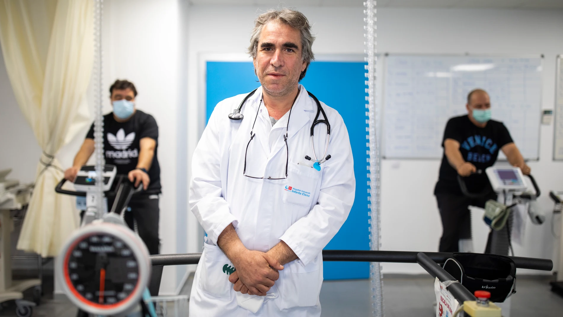 El Dr. Koldo Villelabeitia, jefe del Servicio de Rehabilitación y coordinador de la Unidad de Recuperación Funcional Post Covid del Hospital Universitario Infanta Elena, en Madrid