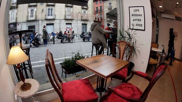 Interior de una cafetería del casco viejo de Pamplona