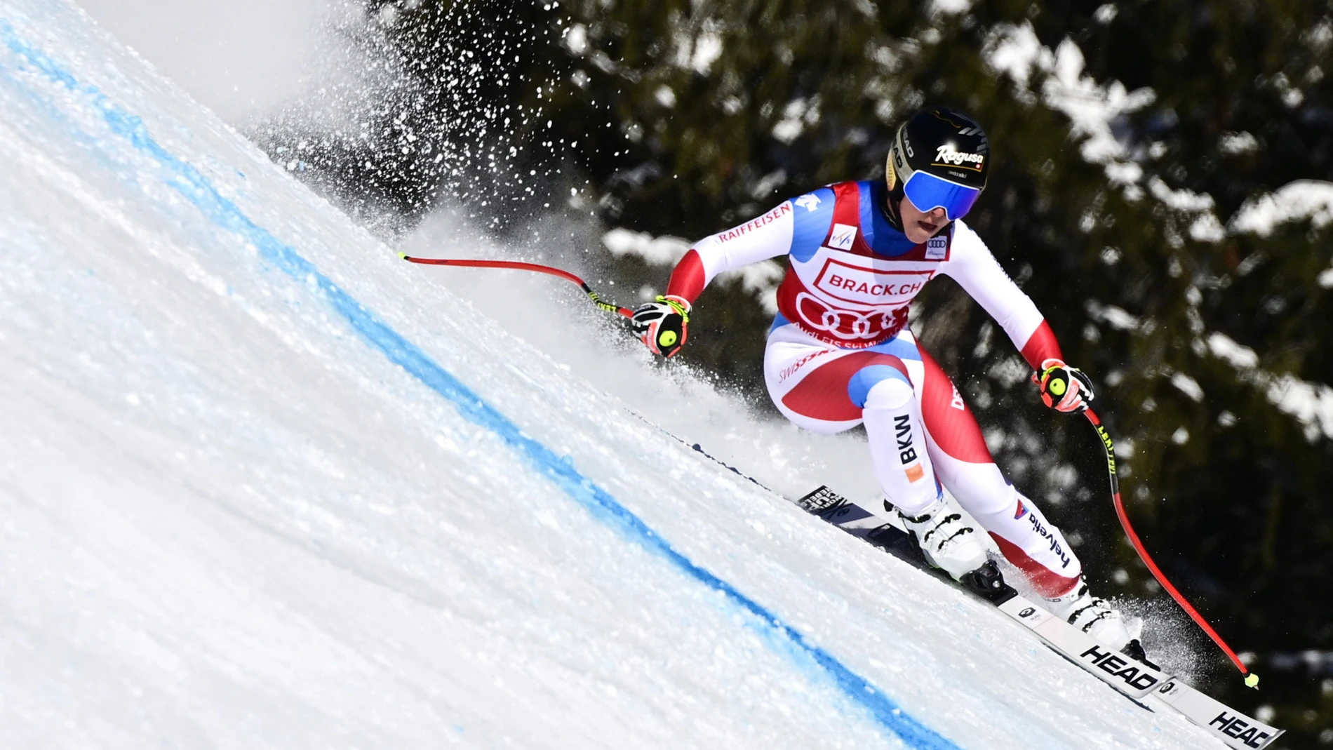 La suiza Lara Gut-Behrami en acción durante la carrera de Súper G femenino en la Copa del Mundo de Esquí Alpino de la FIS en Crans-Montana, Suiza, el 24 de enero de 2021. EFE/EPA/JEAN-CHRISTOPHE BOTT