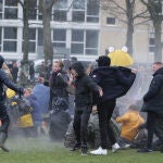 Protestas en Ámsterdam contra el toque de queda