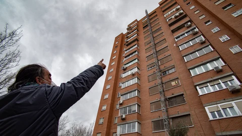 El edificio afectado de Vallecas, en la calle Pablo Neruda, sigue en proceso de rehabilitación