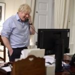 El primer ministro de Reino Unido, Boris Johnson, mantiene una conversación telefónica con el presidente de Estados Unidos, Joe Biden