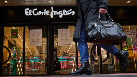 Entrada de unos grandes almacenes de El Corte Inglés