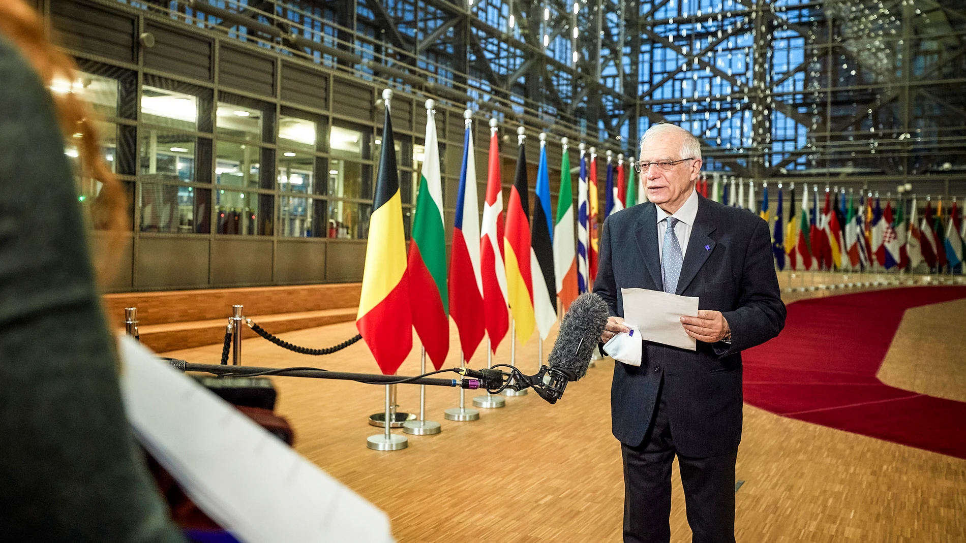 El Alto Representante de la Unión Europea para Asuntos Exteriores y Política de Seguridad, Josep Borrell, habla con los medios antes del Consejo