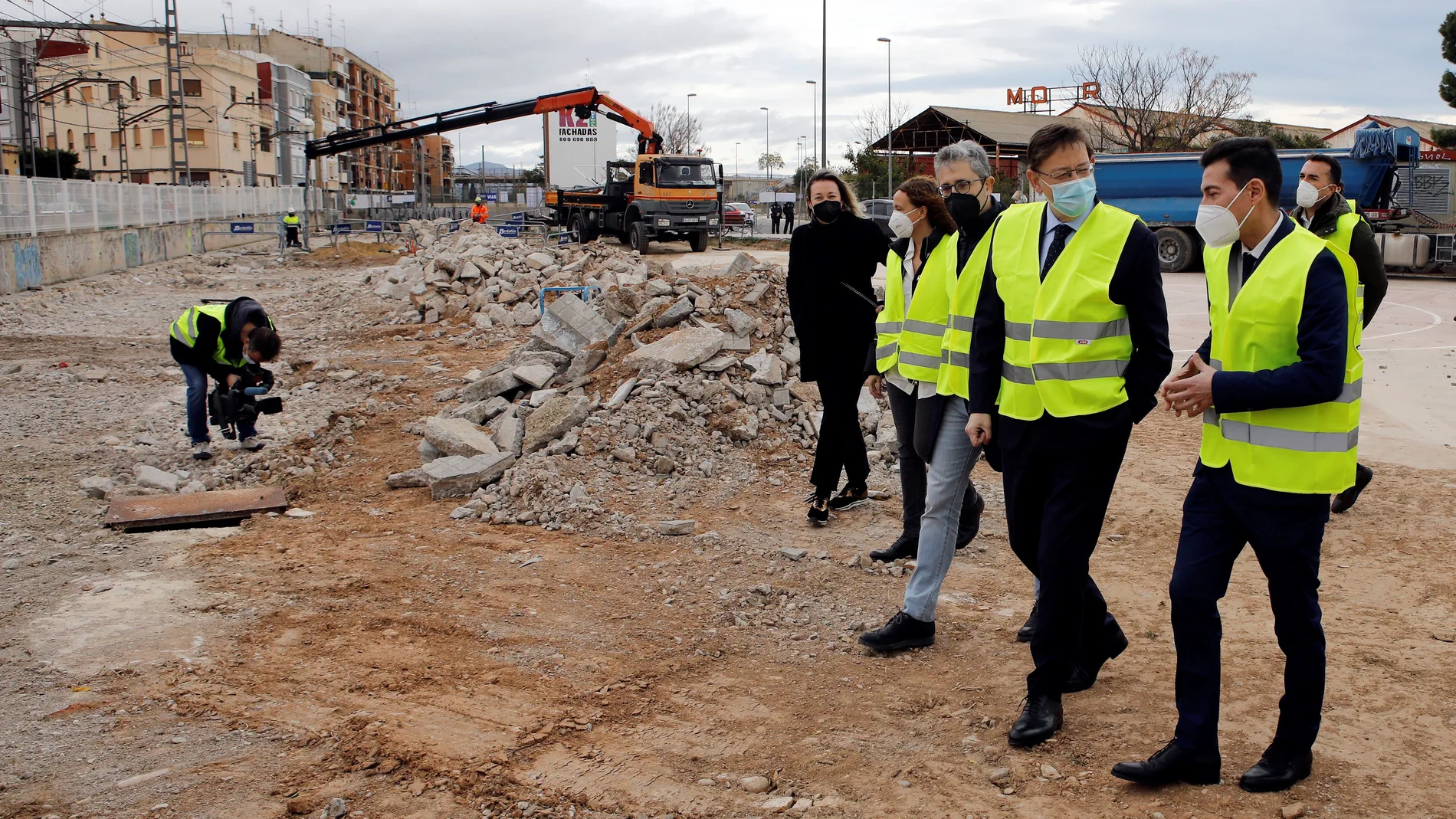 El presidente de la Generalitat, Ximo Puig, ha visitado hoy las obras de soterramiento de las vías de metro en Burjassot