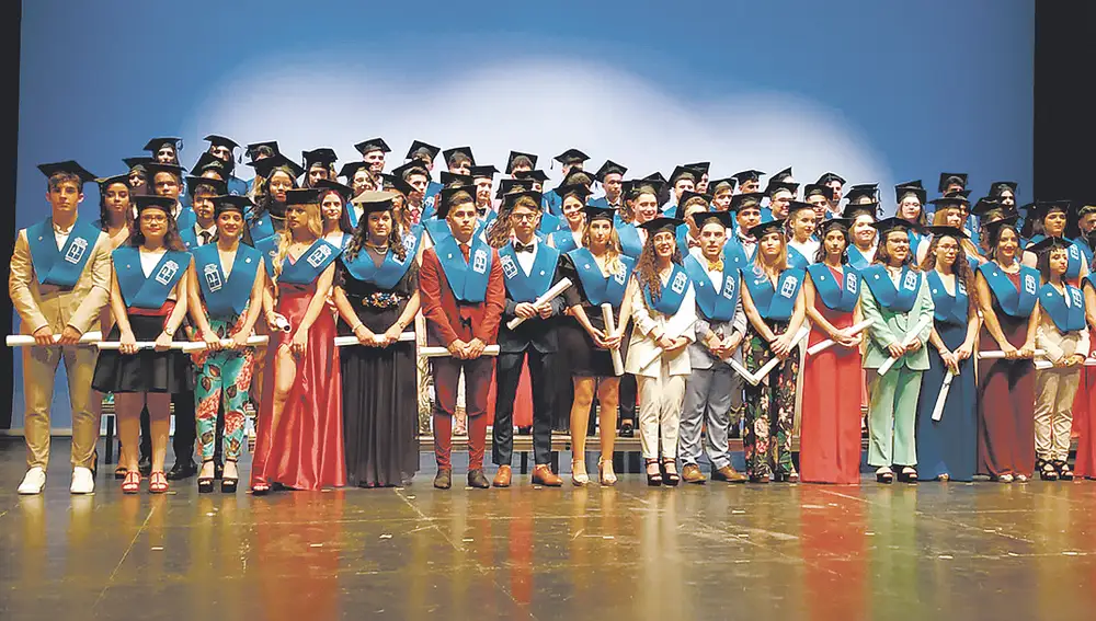 Actualmente, el centro cuenta con 973 alumnos/as matriculados y un claustro formado por 59 profesores.