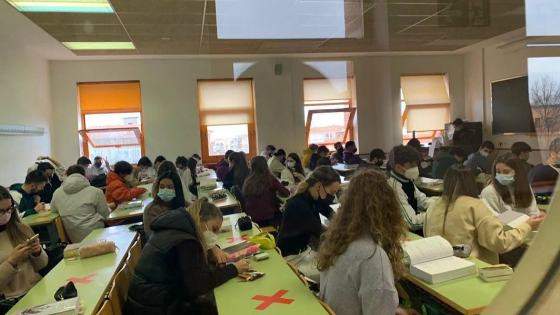 Imagen de un aula de la Universidad Rey Juan Carlos de Madrid durante la realización de un examen en enero de 2021.