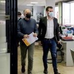 Los líderes regionales de PSOE y UGT, Luis Tudanca y Faustino Temprano, tras la reunión que han mantenido