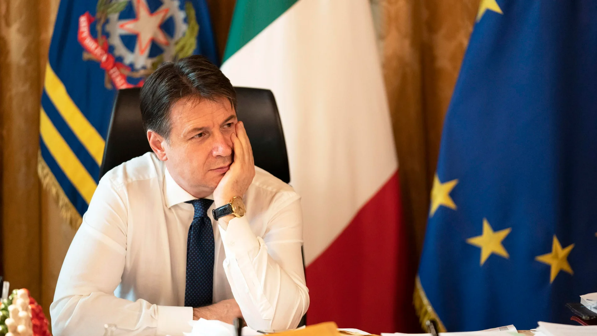 El primer ministro, Giuseppe Conte, en su oficina en el Palacio Chigi antes de dimitir