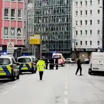 Policía y servicios de emergencia en el lugar del ataque