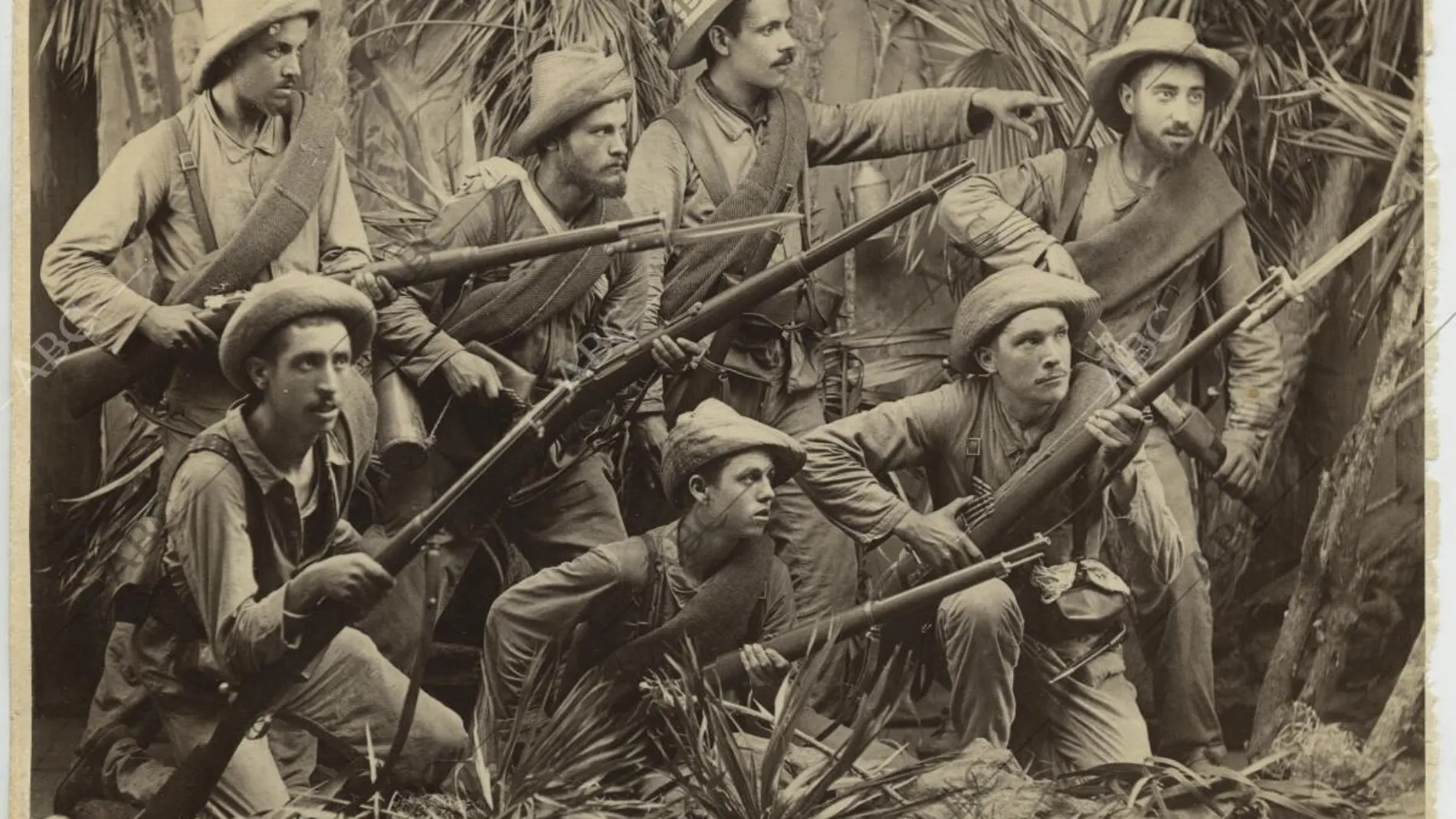Soldados españoles durante la Guerra de Cuba armados con Maüsers y preparados para una emboscada en diciembre de 18951895 España Guerras Guerra de Cuba 1895 1898Infantería