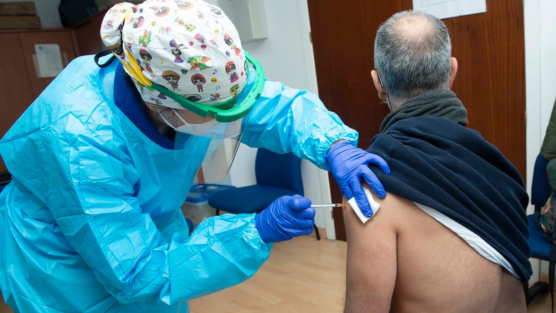 imagen de archivo de vacunación contra el Covid en Cádiz