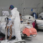 Un día en el “polémico” hospital de la Covid