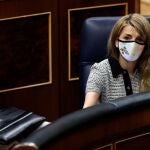 La ministra de Trabajo, Yolanda Díaz, asiste a un pleno extraordinario en el Congreso de los Diputados este jueves