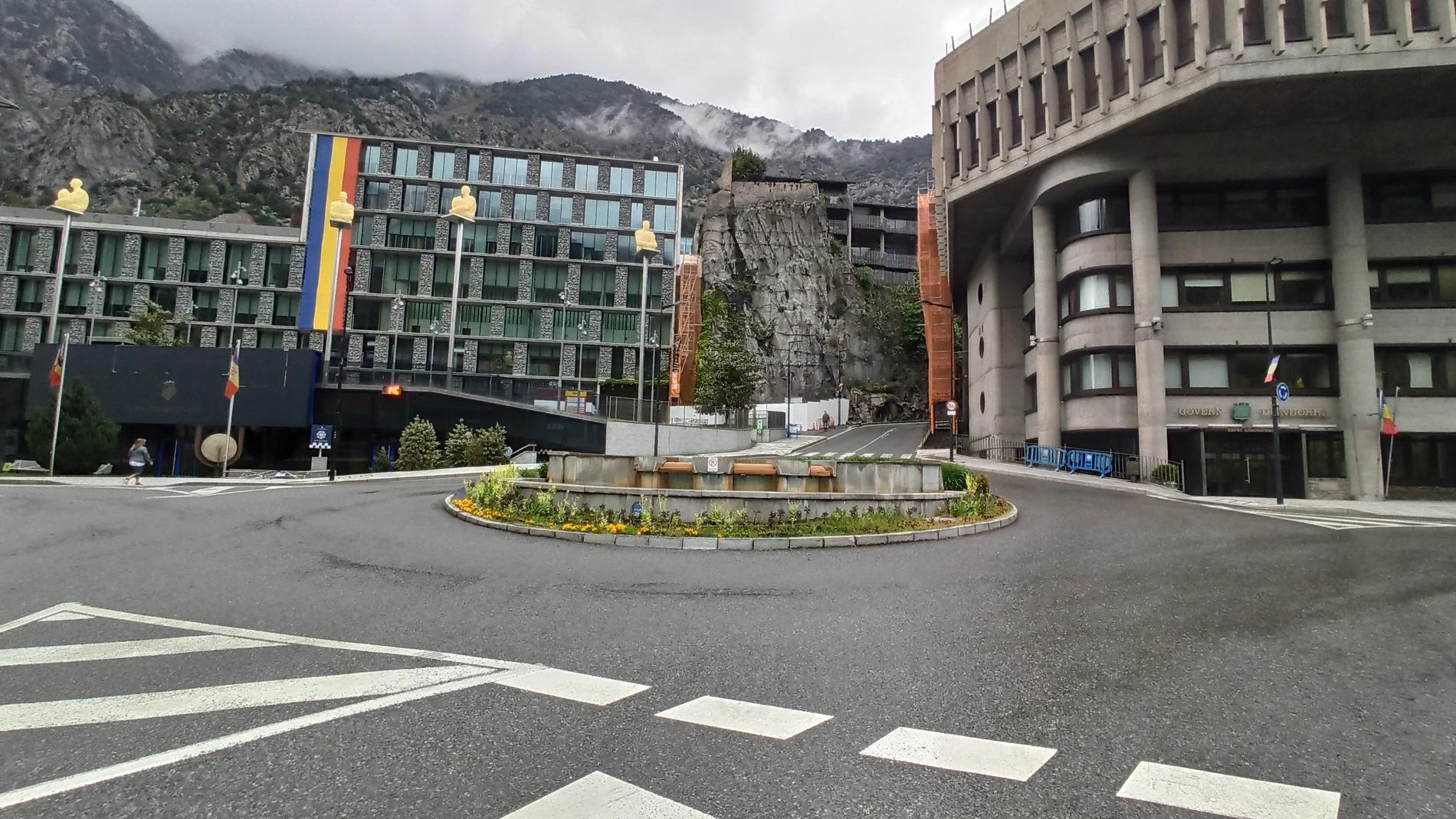 Los edificios del Consell General y del Gobierno en Andorra la VellaALIÈ