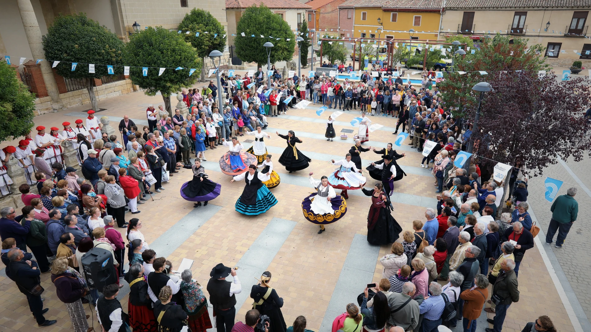 Danzas en la localidad palentina de Grijota