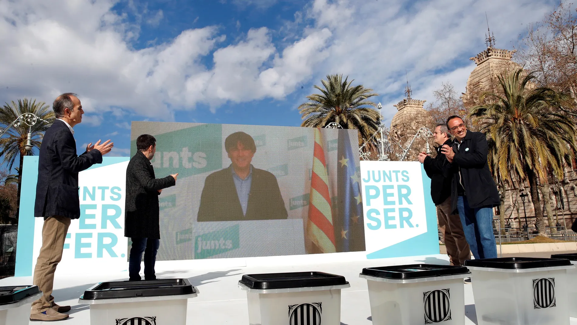 Puigdemont participó este sábado en un mitin de JxCat con los presos del "procés" Jordi Turull, Jordi Sànchez, Joaquim Forn y Josep Rull